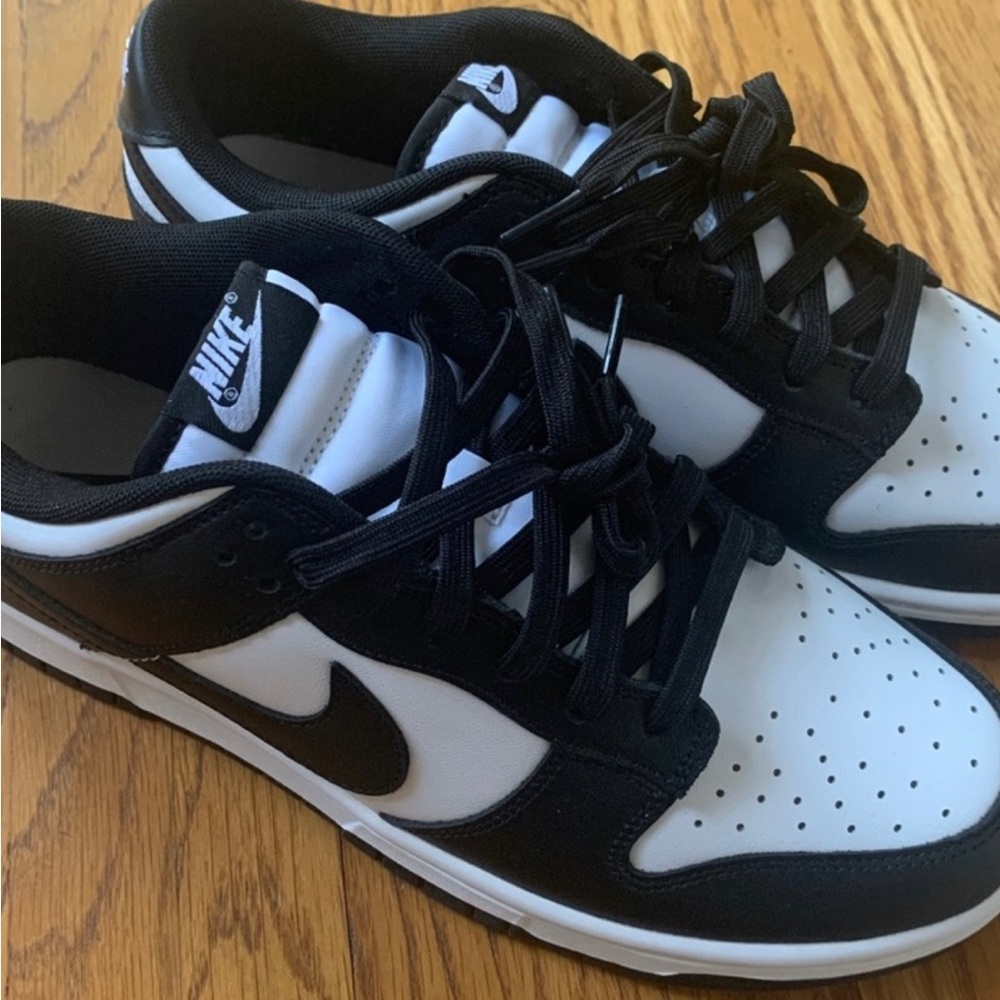 Nike Dunk Low Panda - Picture 1 of 3